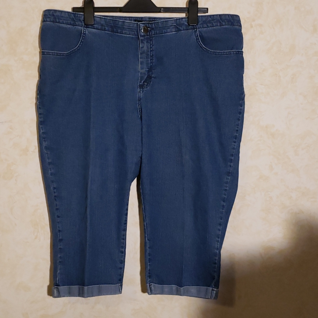 Cuffed Capri